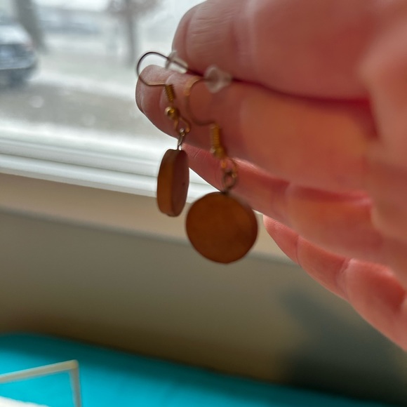 Brown circle wooden earrings - Picture 2 of 2